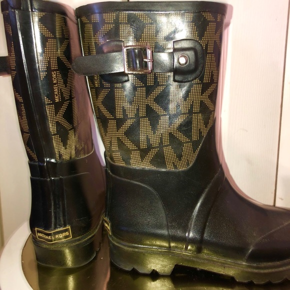 Michael Kors Monogram (Mid)Rain Boot- Size 7 - Picture 3 of 8